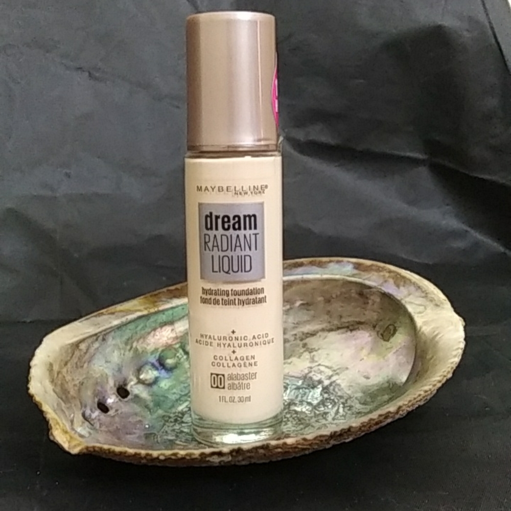 Maybelline Dream Radiant Liquid Foundation Shade 00 Color Alabaster